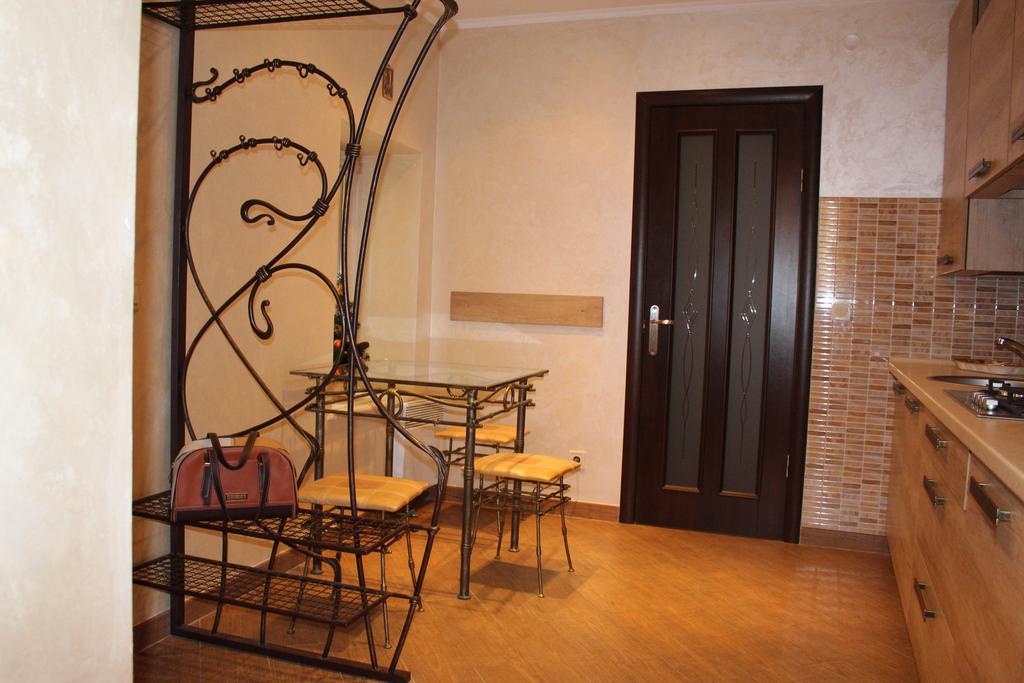 Apartment Roksolana 2 Lviv Dış mekan fotoğraf
